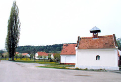 Nová Ves 1999, kaplička - boční pohled, foto Ing. Ladislav Pouzar